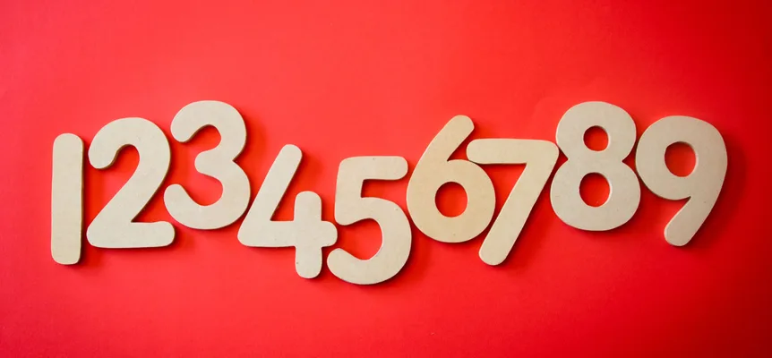 The digits 1 to 9 laid out in a row on a bright red background